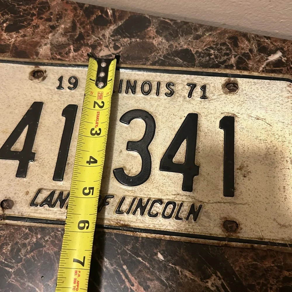Vintage Illinois License Plate from 1971
